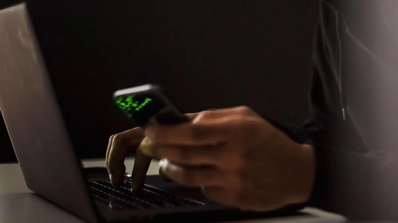 FBI alerta: hackers usan ingeniería social para robar fotos íntimas