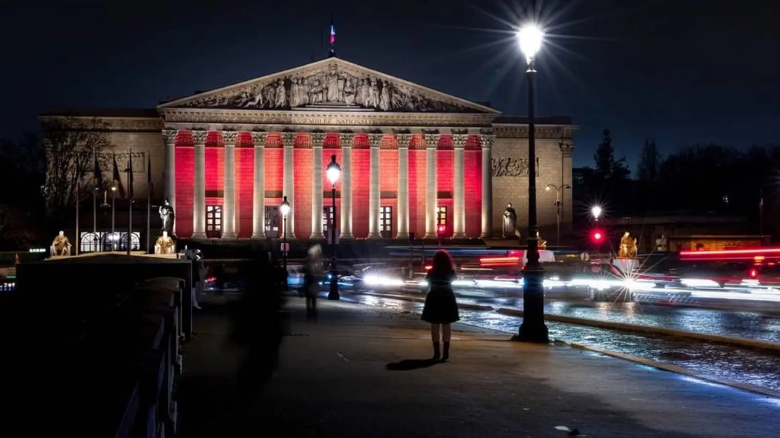 Francia prohíbe redes sociales a menores de 15 años y exige verificación de edad